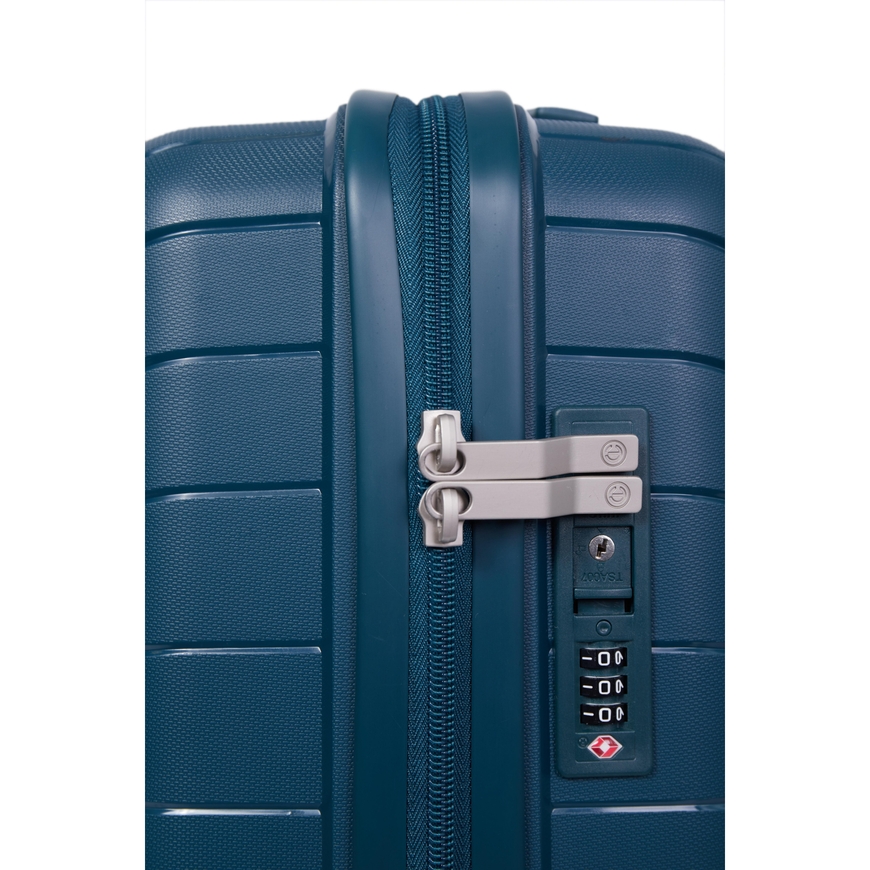 Hard-side Suitcase 70L M CARLTON Carnival Plus CARPIBT66-GRN