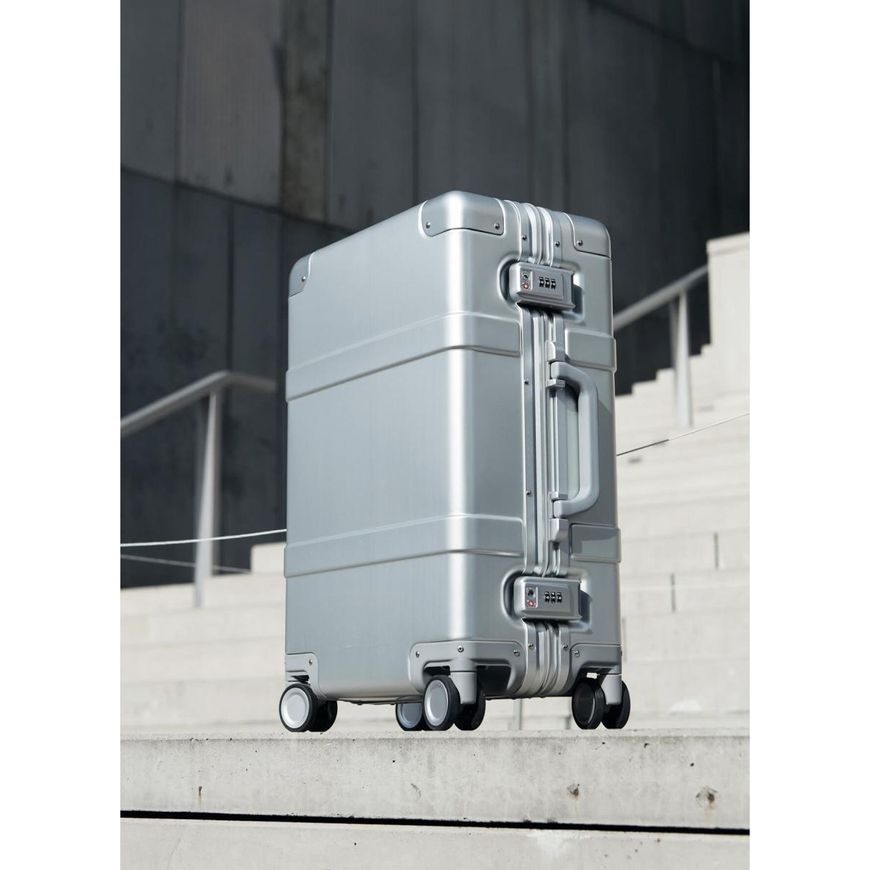 Чемодан жёсткий S V&V Travel Metal H8077-55Grey