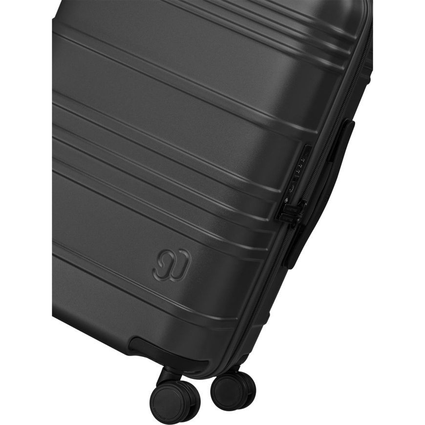 Чемодан жёсткий 71L M V&V Travel Modern H8030-65Black